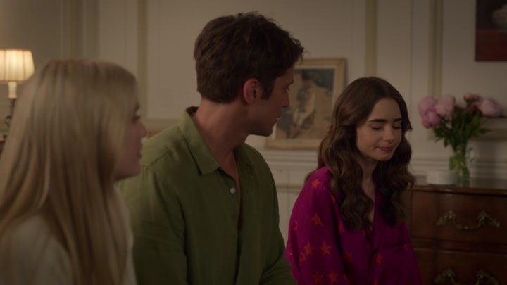 Emily_in_Paris_S02E08_WEBRip_x264-ION10_2231.jpg