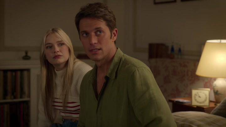 Emily_in_Paris_S02E08_WEBRip_x264-ION10_2237.jpg