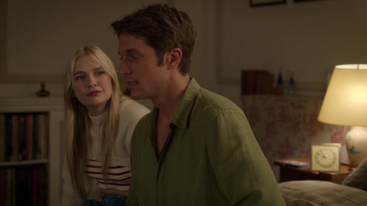 Emily_in_Paris_S02E08_WEBRip_x264-ION10_2239.jpg