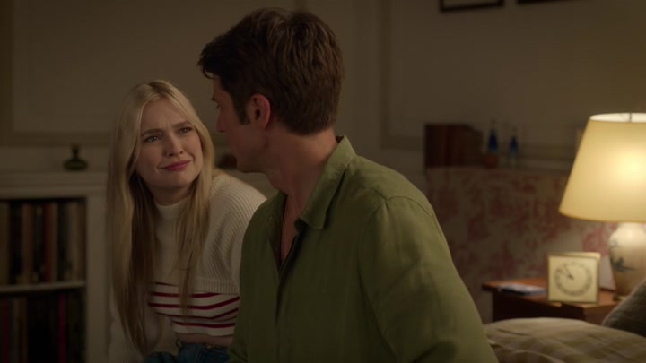 Emily_in_Paris_S02E08_WEBRip_x264-ION10_2240.jpg
