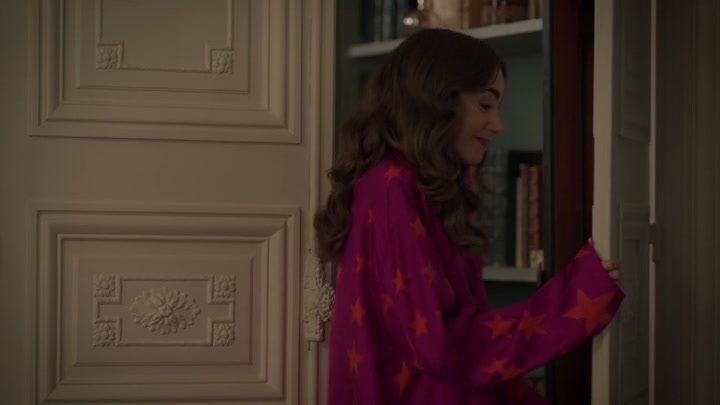 Emily_in_Paris_S02E08_WEBRip_x264-ION10_2241.jpg