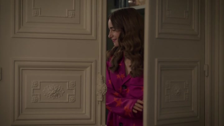 Emily_in_Paris_S02E08_WEBRip_x264-ION10_2243.jpg