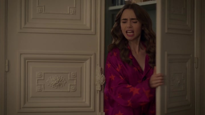 Emily_in_Paris_S02E08_WEBRip_x264-ION10_2249.jpg