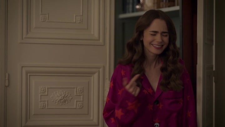 Emily_in_Paris_S02E08_WEBRip_x264-ION10_2252.jpg