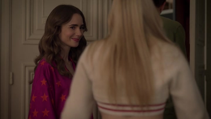 Emily_in_Paris_S02E08_WEBRip_x264-ION10_2259.jpg