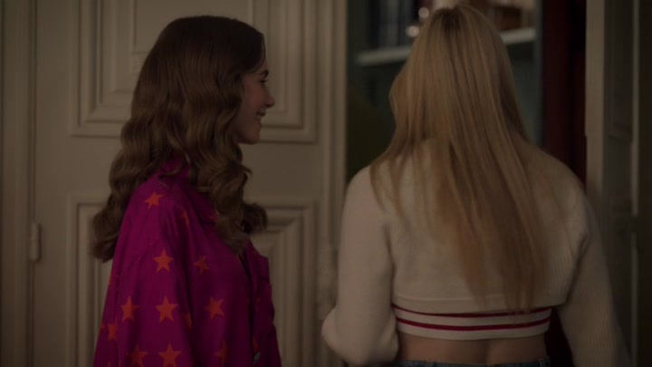 Emily_in_Paris_S02E08_WEBRip_x264-ION10_2261.jpg