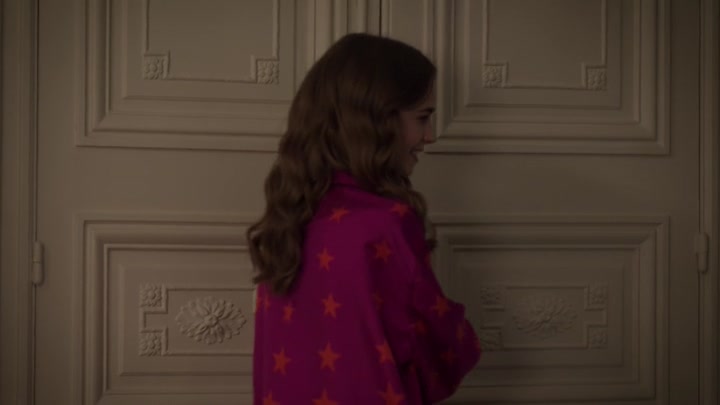 Emily_in_Paris_S02E08_WEBRip_x264-ION10_2266.jpg