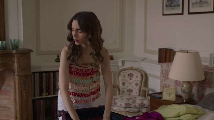 Emily_in_Paris_S02E08_WEBRip_x264-ION10_2509.jpg