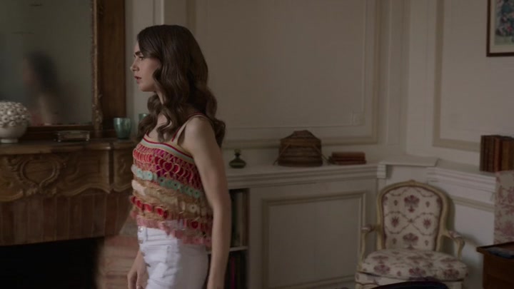 Emily_in_Paris_S02E08_WEBRip_x264-ION10_2515.jpg
