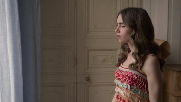 Emily_in_Paris_S02E08_WEBRip_x264-ION10_2520.jpg