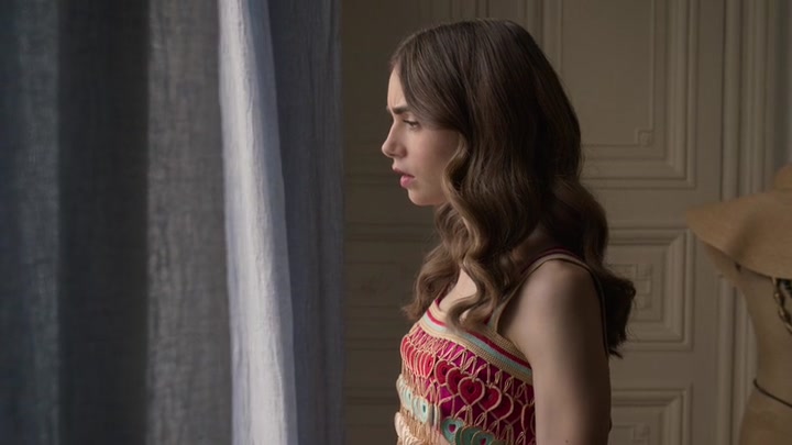 Emily_in_Paris_S02E08_WEBRip_x264-ION10_2524.jpg