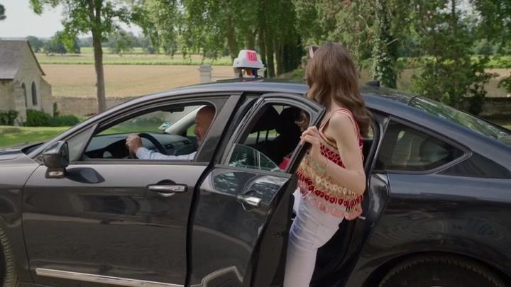 Emily_in_Paris_S02E08_WEBRip_x264-ION10_2612.jpg Emily_in_Paris_S02E08_WEBRip_x264-ION10_2612.jpg