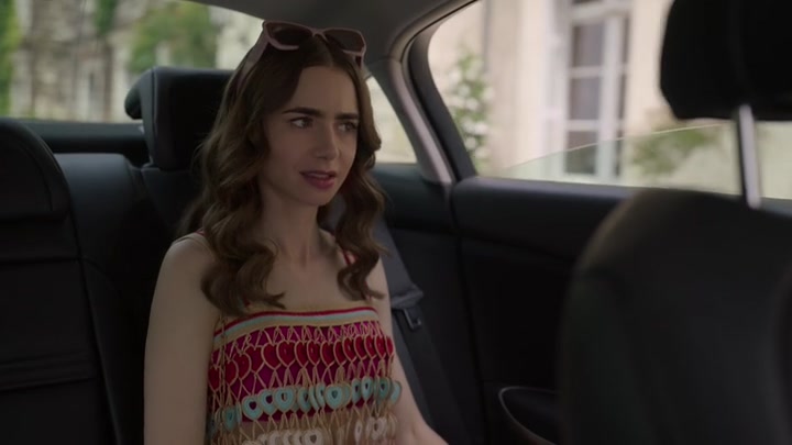 Emily_in_Paris_S02E08_WEBRip_x264-ION10_2633.jpg