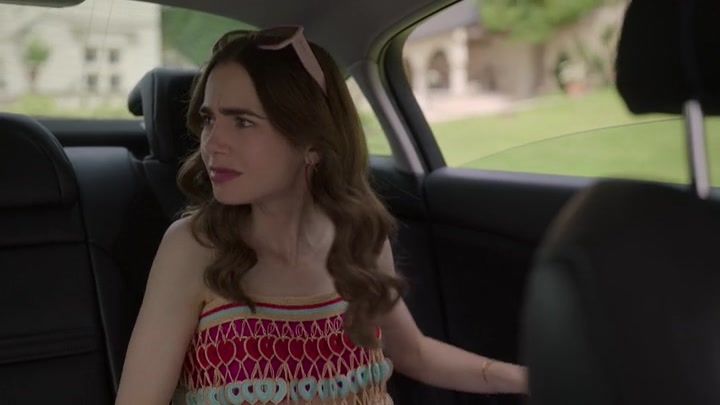 Emily_in_Paris_S02E08_WEBRip_x264-ION10_2649.jpg