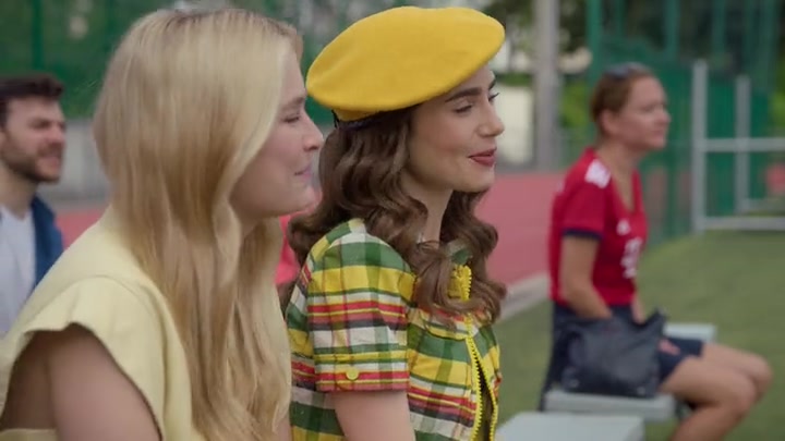 Emily_in_Paris_S02E09_WEBRip_x264-ION10_0070.jpg