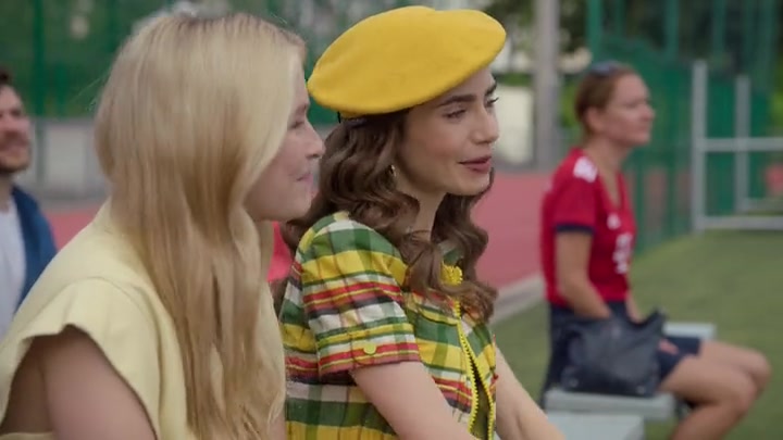 Emily_in_Paris_S02E09_WEBRip_x264-ION10_0071.jpg