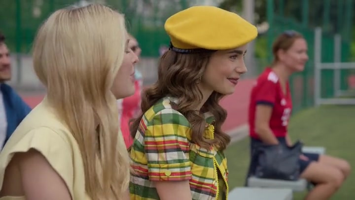 Emily_in_Paris_S02E09_WEBRip_x264-ION10_0075.jpg