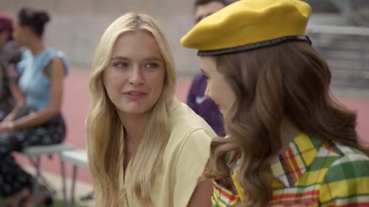 Emily_in_Paris_S02E09_WEBRip_x264-ION10_0077.jpg