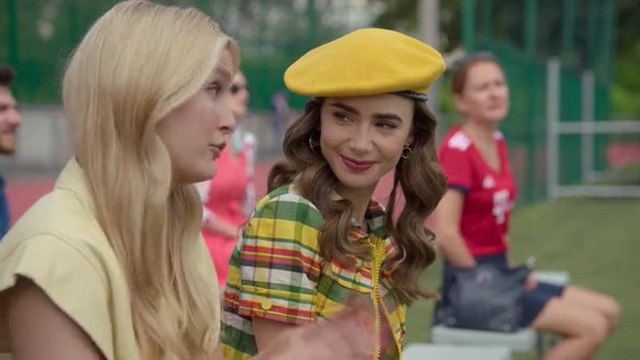 Emily_in_Paris_S02E09_WEBRip_x264-ION10_0080.jpg