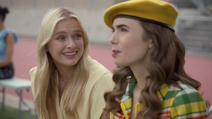 Emily_in_Paris_S02E09_WEBRip_x264-ION10_0098.jpg