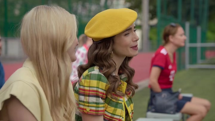 Emily_in_Paris_S02E09_WEBRip_x264-ION10_0099.jpg
