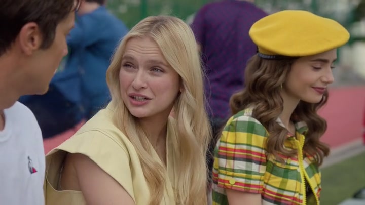 Emily_in_Paris_S02E09_WEBRip_x264-ION10_0114.jpg