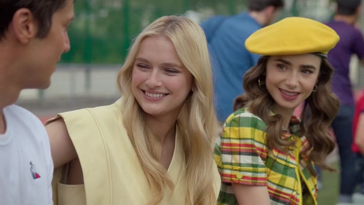 Emily_in_Paris_S02E09_WEBRip_x264-ION10_0121.jpg
