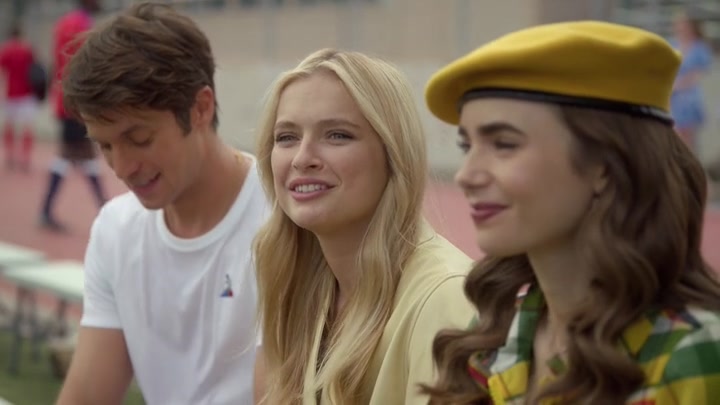 Emily_in_Paris_S02E09_WEBRip_x264-ION10_0148.jpg