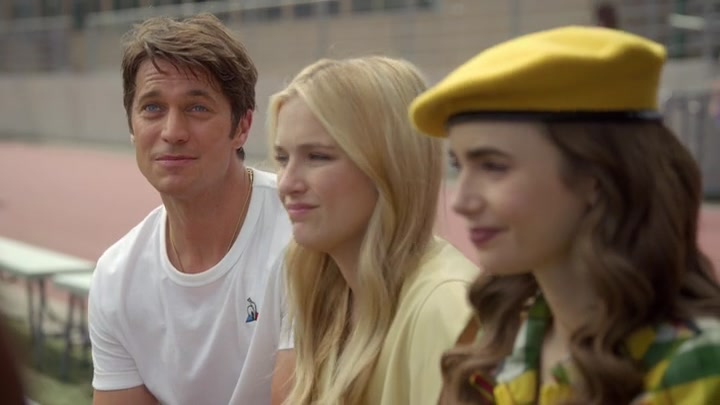 Emily_in_Paris_S02E09_WEBRip_x264-ION10_0152.jpg