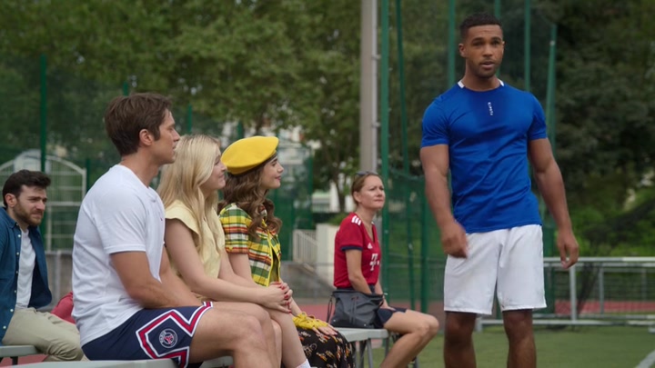 Emily_in_Paris_S02E09_WEBRip_x264-ION10_0174.jpg