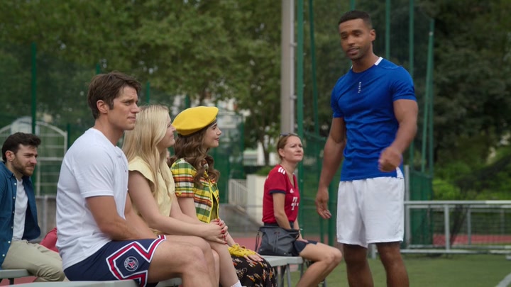 Emily_in_Paris_S02E09_WEBRip_x264-ION10_0175.jpg