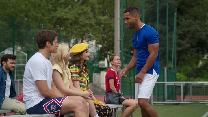 Emily_in_Paris_S02E09_WEBRip_x264-ION10_0176.jpg