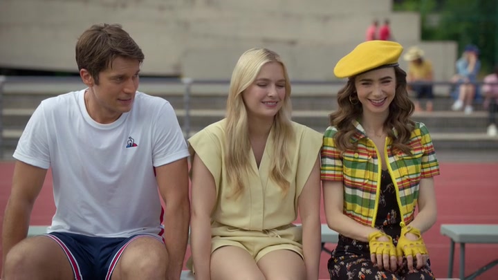 Emily_in_Paris_S02E09_WEBRip_x264-ION10_0183.jpg
