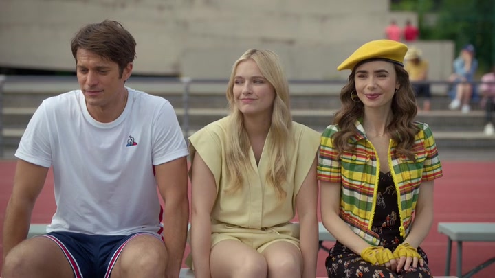 Emily_in_Paris_S02E09_WEBRip_x264-ION10_0186.jpg