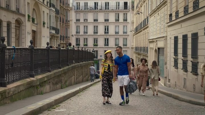Emily_in_Paris_S02E09_WEBRip_x264-ION10_0223.jpg