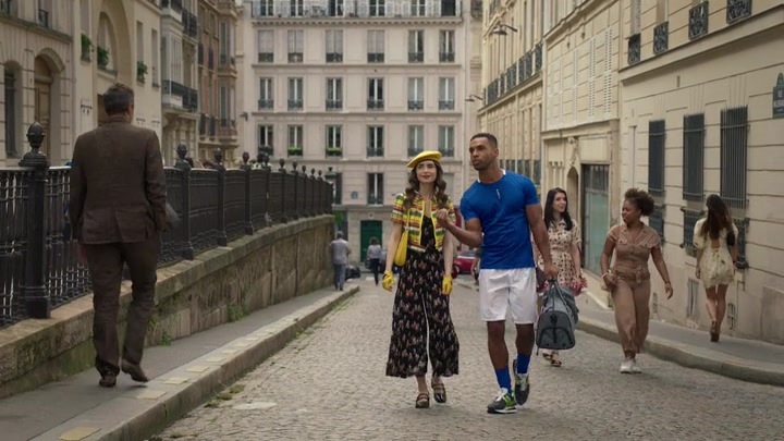Emily_in_Paris_S02E09_WEBRip_x264-ION10_0230.jpg