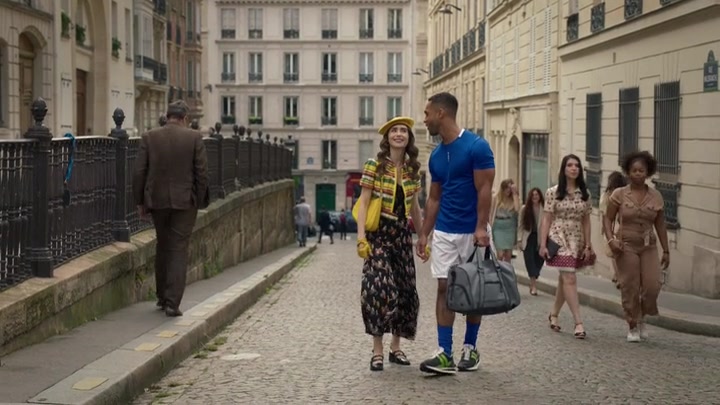 Emily_in_Paris_S02E09_WEBRip_x264-ION10_0233.jpg