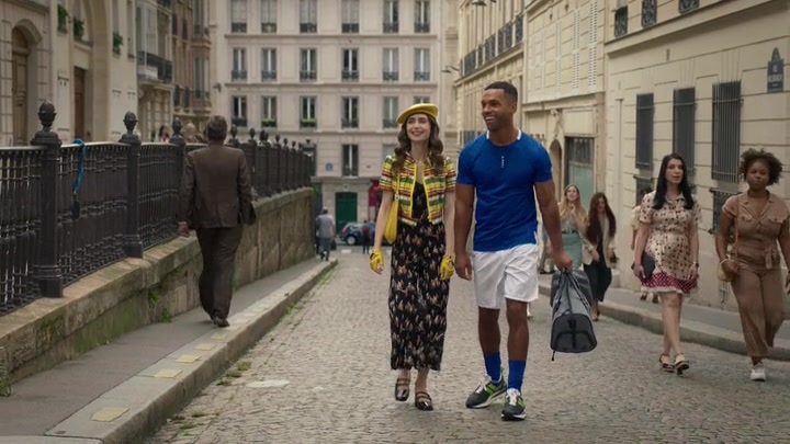 Emily_in_Paris_S02E09_WEBRip_x264-ION10_0235.jpg