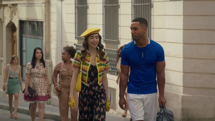 Emily_in_Paris_S02E09_WEBRip_x264-ION10_0237.jpg