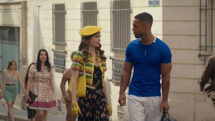 Emily_in_Paris_S02E09_WEBRip_x264-ION10_0240.jpg