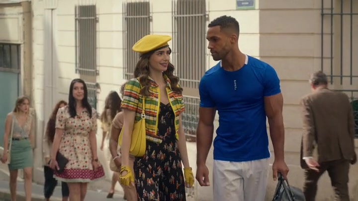 Emily_in_Paris_S02E09_WEBRip_x264-ION10_0241.jpg
