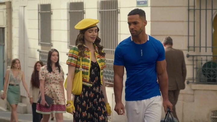 Emily_in_Paris_S02E09_WEBRip_x264-ION10_0242.jpg