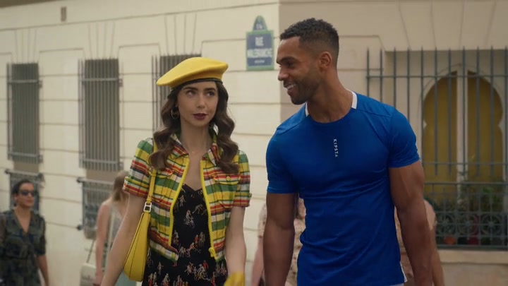 Emily_in_Paris_S02E09_WEBRip_x264-ION10_0248.jpg
