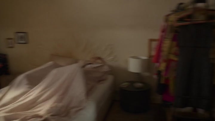 Emily_in_Paris_S02E09_WEBRip_x264-ION10_0274.jpg