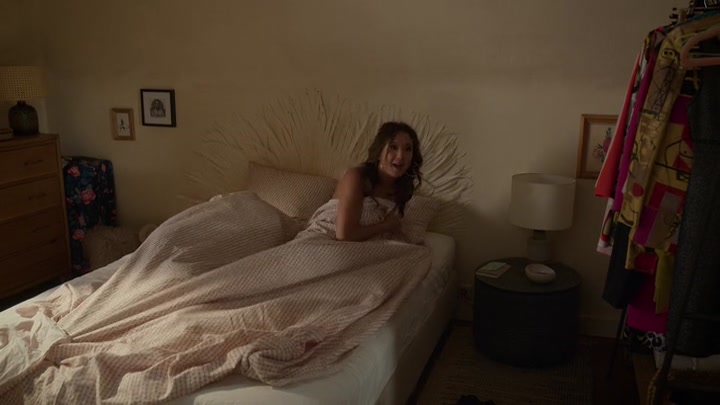 Emily_in_Paris_S02E09_WEBRip_x264-ION10_0277.jpg