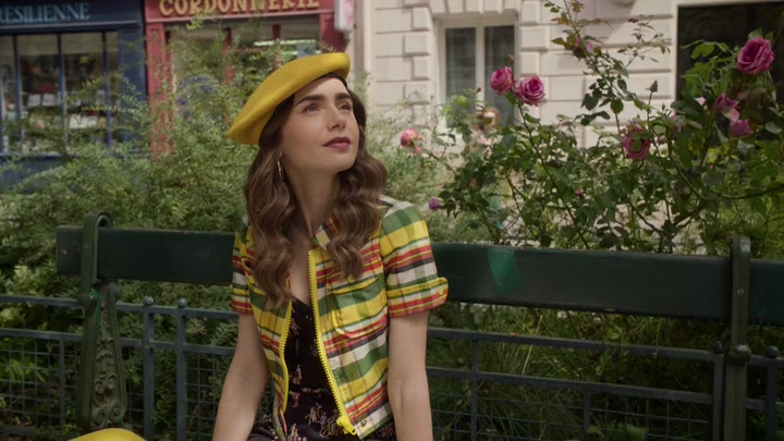 Emily_in_Paris_S02E09_WEBRip_x264-ION10_0330.jpg