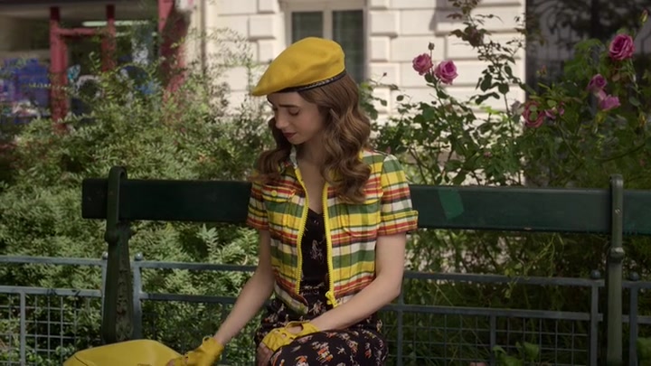 Emily_in_Paris_S02E09_WEBRip_x264-ION10_0362.jpg