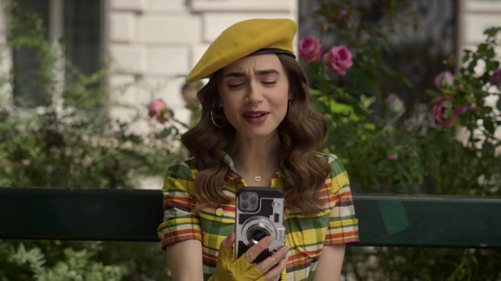 Emily_in_Paris_S02E09_WEBRip_x264-ION10_0392.jpg