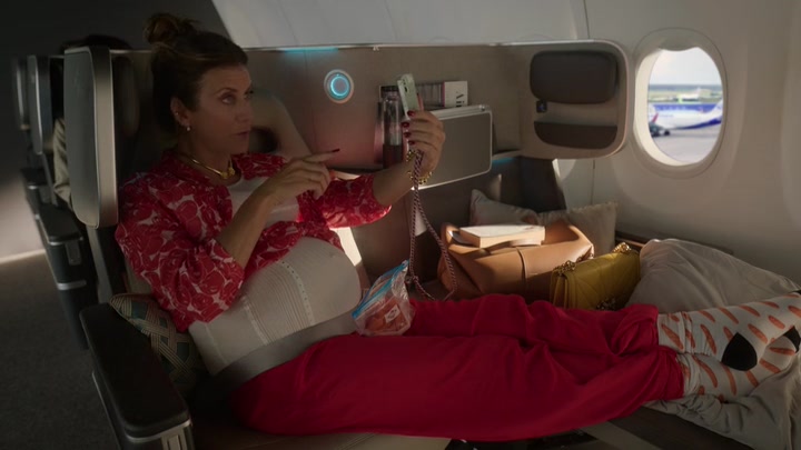 Emily_in_Paris_S02E09_WEBRip_x264-ION10_0407.jpg