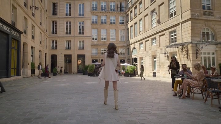 Emily_in_Paris_S02E09_WEBRip_x264-ION10_0448.jpg